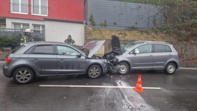 FW-EN: Wetter - Verkehrsunfall auf der Hagener Straße