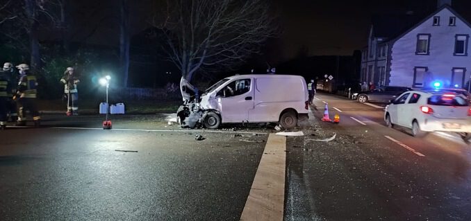 FW-EN: Wetter - Verkehrsunfall im Kreuzungsbereich