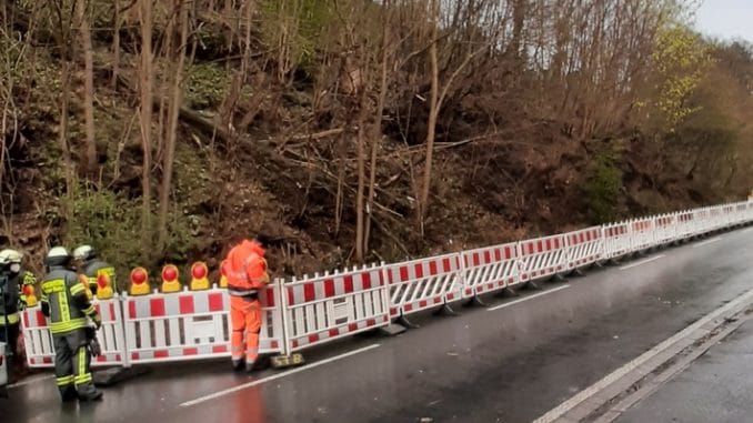 FW-EN: Wetter - Vier Einsätze für die Feuerwehr Wetter (Ruhr)