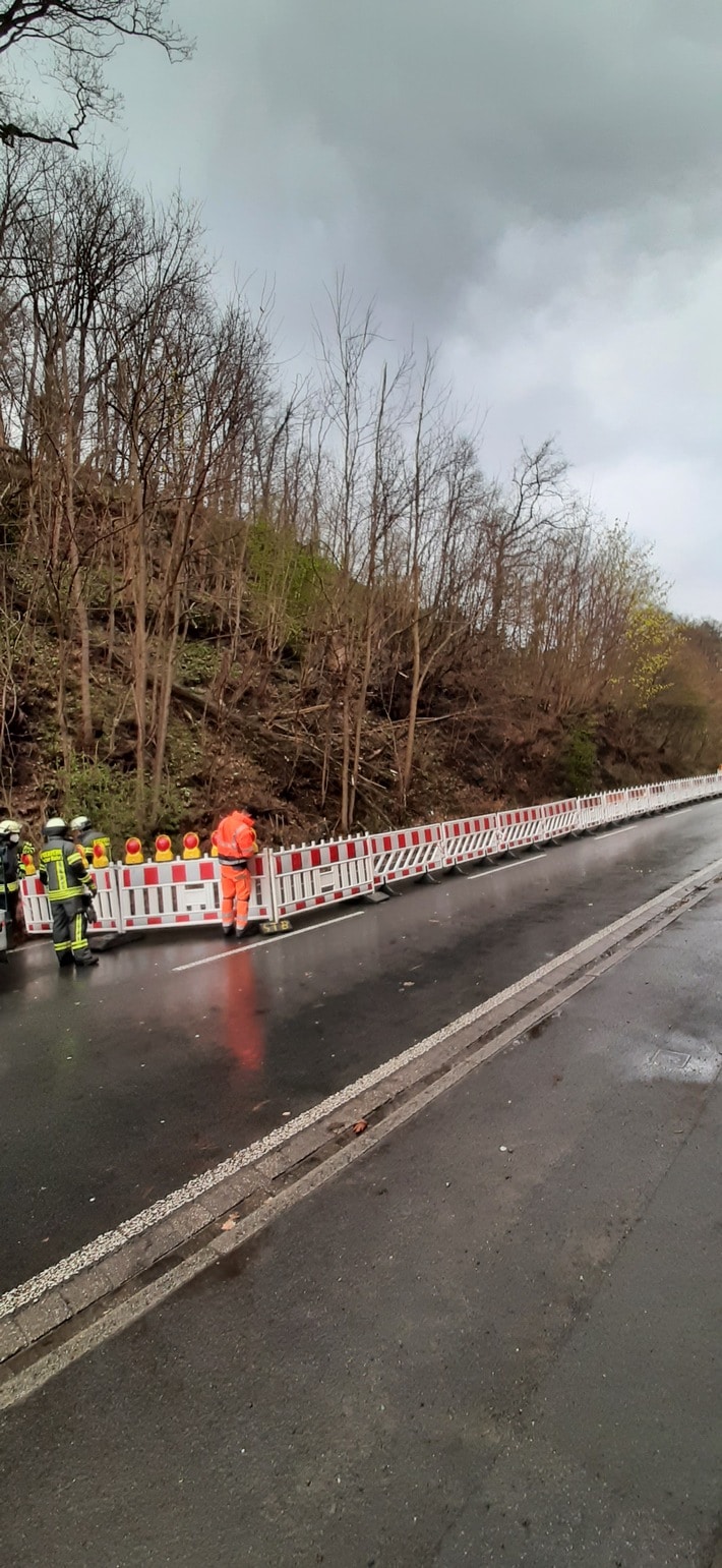 FW-EN: Wetter - Vier Einsätze für die Feuerwehr Wetter (Ruhr)