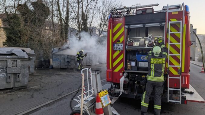 FW-EN: Wohnhausbrand in der Nacht