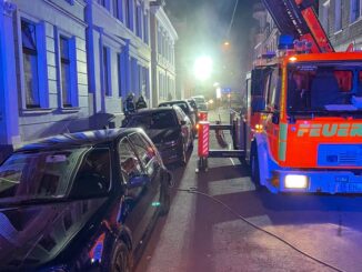 FW-EN: Wohnungsbrand mit Menschenleben in Gefahr, Mittelstr.