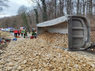 FW Eigeltingen: Einsatz der Feuerwehr Abteilungen Eigeltingen, Reute und Stockach wegen Verkehrsunfall auf der L440