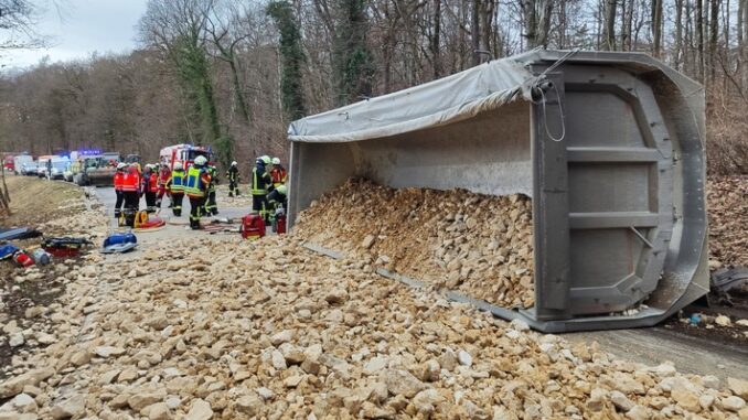 FW Eigeltingen: Einsatz der Feuerwehr Abteilungen Eigeltingen, Reute und Stockach wegen Verkehrsunfall auf der L440