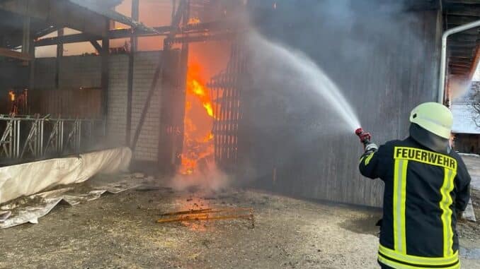 FW Eigeltingen: Feuerwehr Eigeltingen unterstützt beim Brand in Orsingen