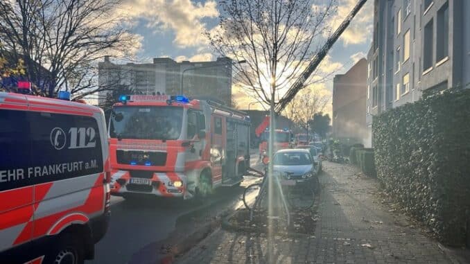 FW-F: Brand im Wohngebäudekomplex in Unterliederbach - Keine Verletzten