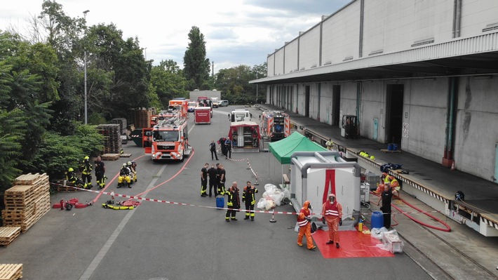 FW-F: Neuer Führungsdienst der Feuerwehr Frankfurt im Einsatz