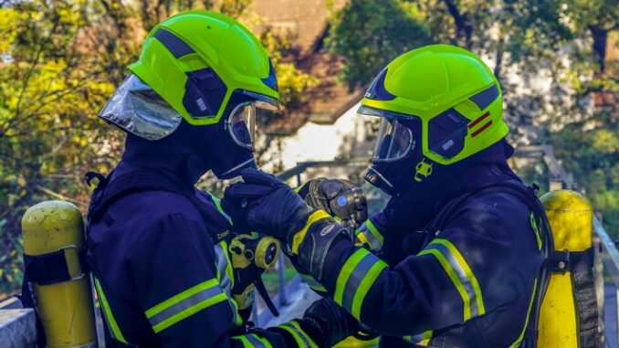 FW Flotwedel: 68 Einsatzkräfte bilden sich in Brandübungscontainer fort