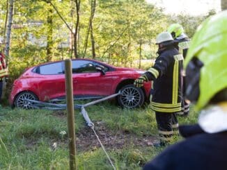 FW Flotwedel: Auto droht in Graben zu stürzen