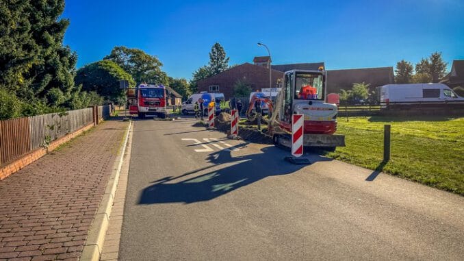 FW Flotwedel: Bagger trifft Gasleitung bei Erdbauarbeiten in Bröckel
