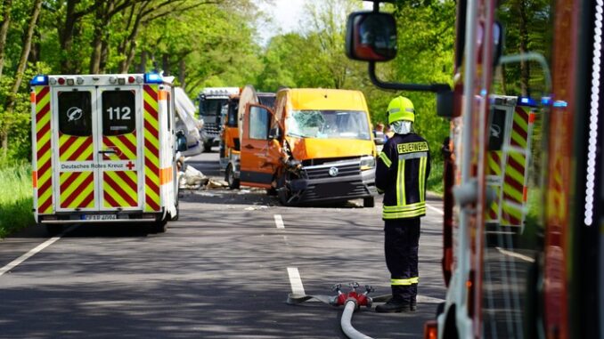 FW Flotwedel: Ein Leichtverletzter nach Unfall auf B214 zwischen Bröckel und Kreuzkrug