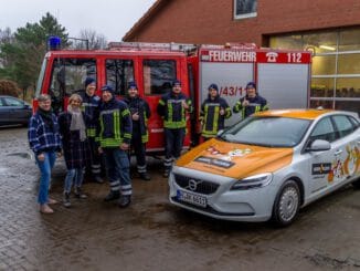 FW Flotwedel: Firma Augen!Kleider übergibt Spende an Ortsfeuerwehr Wiedenrode