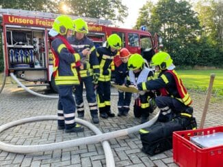 FW Flotwedel: Gemeinsamer Dienst der Jugend- und Einsatzabteilung der Ortsfeuerwehr Wienhausen