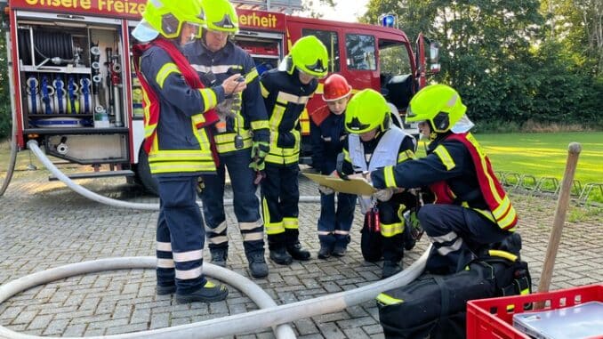 FW Flotwedel: Gemeinsamer Dienst der Jugend- und Einsatzabteilung der Ortsfeuerwehr Wienhausen