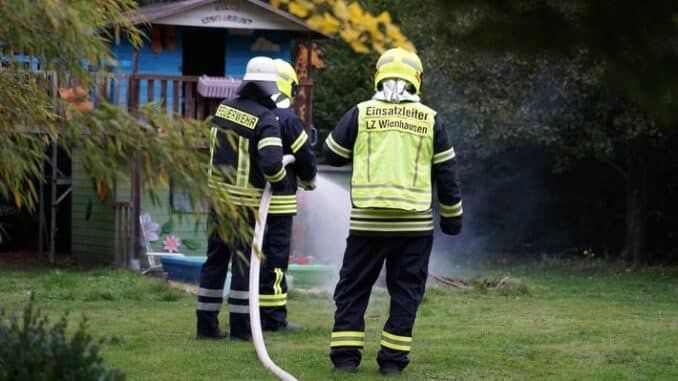 FW Flotwedel: Holzstapelbrand nach Lagerfeuer - Ortsfeuerwehr Oppershausen probt den Ernstfall