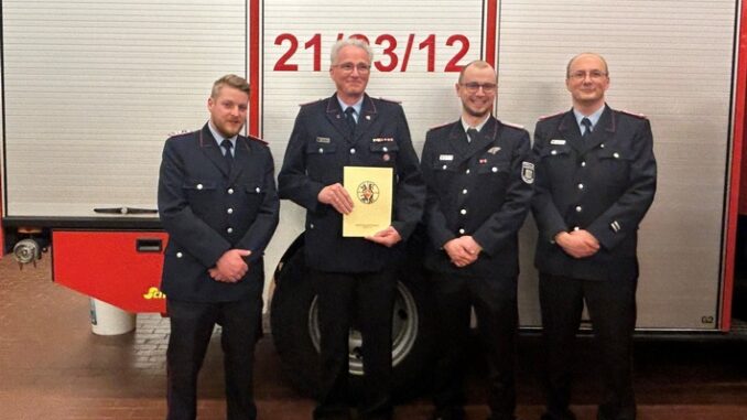 FW Flotwedel: Jahreshauptversammlung der Ortsfeuerwehr Wienhausen mit zahlreichen Beförderungen und Ehrungen - Bronzene Ehrennadel für Ralf Eggelmann