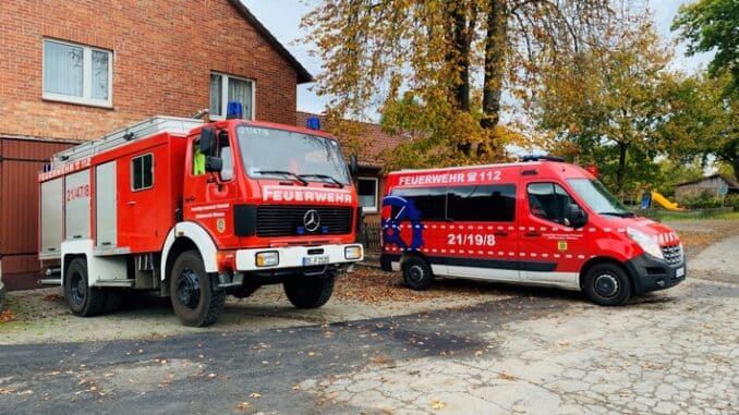 FW Flotwedel: Lagerfeuer sorgt für nächtlichen Einsatz der Feuerwehren in Schwachhausen