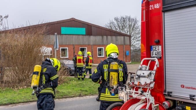 FW Flotwedel: Löschzug Eicklingen rückt zu defektem Gastank aus