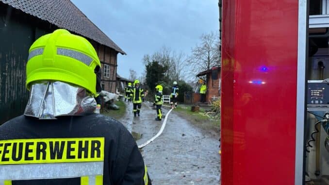 FW Flotwedel: Löschzug Wienhausen bei Schornsteinbrand in Oppershausen im Einsatz