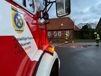 FW Flotwedel: Öllache ruft Feuerwehr Langlingen auf den Plan