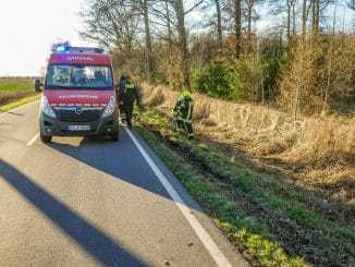 FW Flotwedel: Ortsfeuerwehr Bröckel sichert Unfallstelle ab