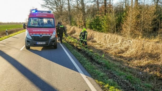 FW Flotwedel: Ortsfeuerwehr Bröckel sichert Unfallstelle ab