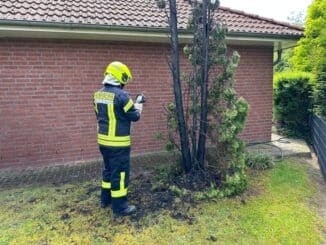 FW Flotwedel: Ortsfeuerwehr Eicklingen rückt zu zwei zeitgleichen Flächenbränden aus