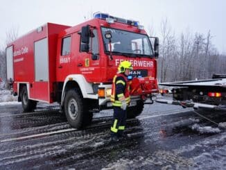 FW Flotwedel: Ortsfeuerwehr Eicklingen unterstützt bei Bergung eines verunfallten PKW