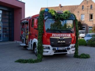 FW Flotwedel: Übergabe eines neuen Feuerwehrfahrzeuges an die Ortsfeuerwehr Eicklingen - Gerhard Fricke mit Ehrenzeichen des Landesfeuerwehrverbandes ausgezeichnet