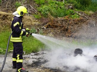 FW Flotwedel: Unangemeldetes Feuer sorgt für Feuerwehreinsatz bei Langlingen