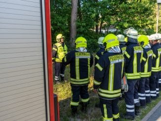 FW Flotwedel: Unklare Rauchentwicklung - Feuerwehr Sandlingen probt den Ernstfall