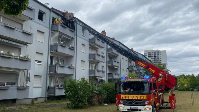 FW Frankenthal: Balkonbrand im 3.OG eines Mehrfamilienhauses