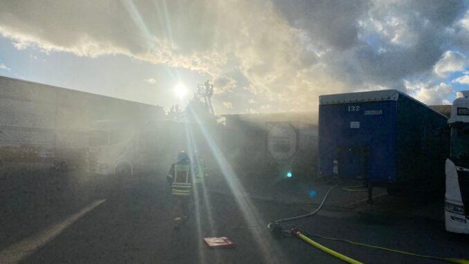 FW Frankenthal: Brand in der Werkstatt eines Industriegebäudes