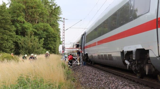 FW Frankenthal: Evakuierung von 320 Fahrgästen aus liegengebliebenem ICE