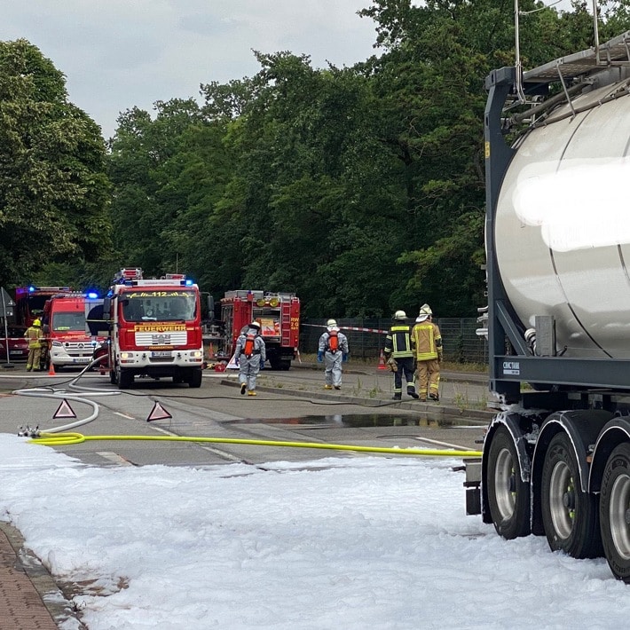 FW Frankenthal: Gemeinsame Medieninformation der Feuerwehr Frankenthal und der Polizei Frankenthal - Gefahrstoff aus LKW ausgetreten
