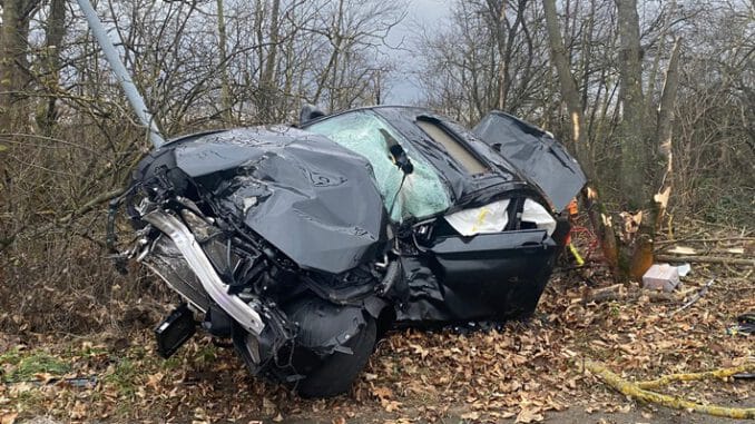 FW Frankenthal: Schutzengel hilft bei schweren Verkehrsunfall - zwei Leichtverletzte