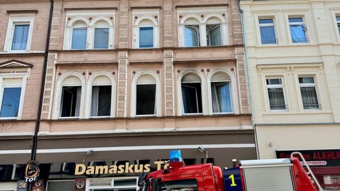 FW-GE: Brand in der Bochumer Straße in der Neustadt - Menschenleben gefährdet