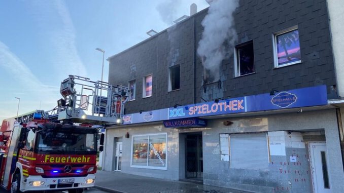 FW-GE: Drei Brandeinsätze am Donnerstagmorgen halten die Feuerwehr Gelsenkirchen in Atem