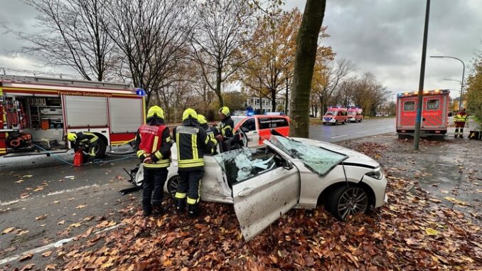 FW-GE: Eingeklemmte Person bei Verkehrsunfall in Heßler