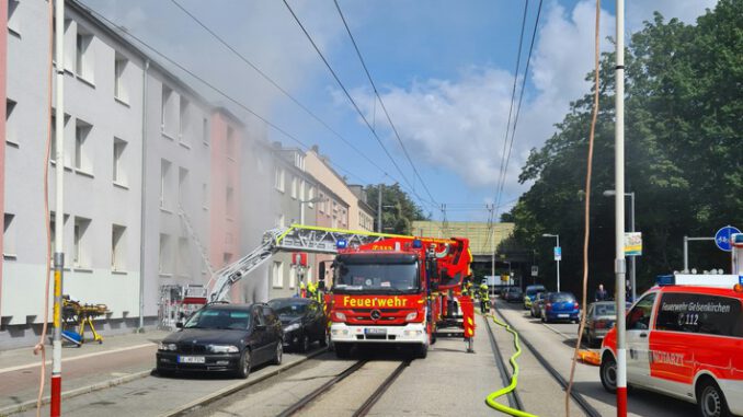 FW-GE: Menschenrettung über Leiter bei Kellerbrand in Gelsenkirchen Beckhausen