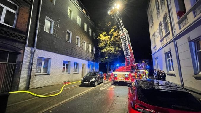FW-GE: Nächtlicher Kellerbrand in Gelsenkirchen-Ückendorf