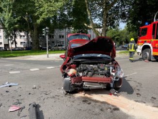 FW-GE: Verkehrsunfall mit Rettungswagen forderte mehrere verletzte Personen