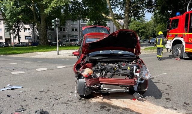 FW-GE: Verkehrsunfall mit Rettungswagen forderte mehrere verletzte Personen