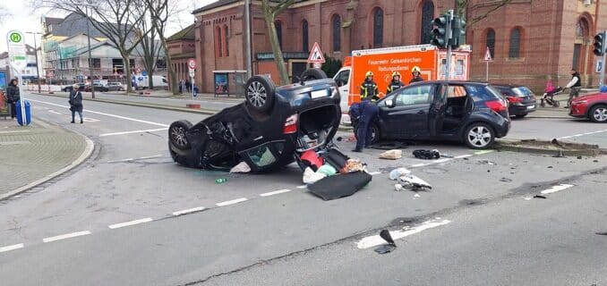 FW-GE: Verkehrsunfall mit vier Verletzten in Gelsenkirchen