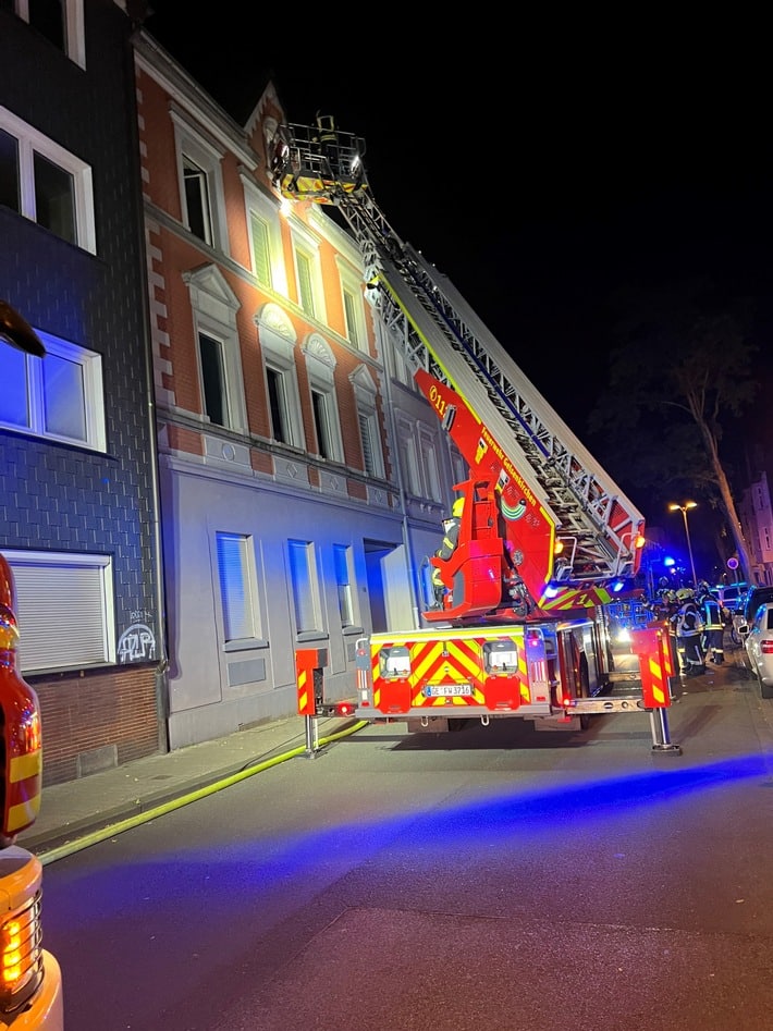 FW-GE: Wohnungsbrand in Gelsenkirchen Ückendorf - Wohnungsinhaber mit Rauchvergiftung ins Krankenhaus