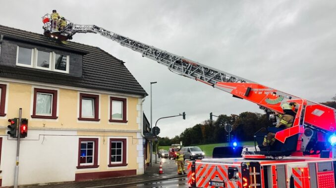 FW-GL: Einsatzreicher Donnerstag für die Feuerwehr Bergisch Gladbach