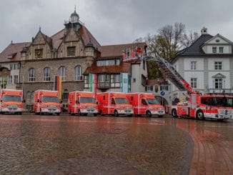 FW-GL: Fünf neue Rettungswagen und eine neue Drehleiter für die Feuerwehr Bergisch Gladbach