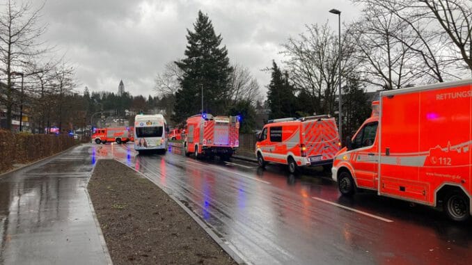 FW-GL: Rauchentwicklung in Seniorenwohnheim im Stadtteil Lückerath von Bergisch Gladbach