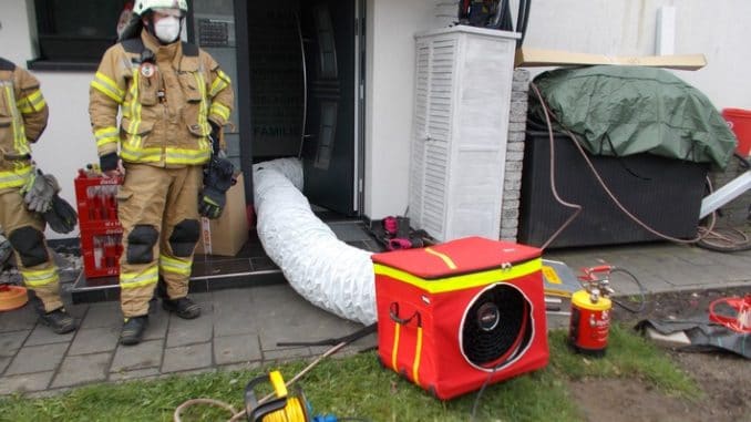 FW-GL: Schwelbrand eines Pelletspeichers im Stadtteil Schildgen von Bergisch Gladbach