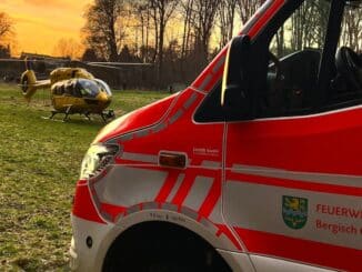 FW-GL: Schwerstverletzter Mountainbiker nach Sturz im Wald im Stadtteil Nußbaum von Bergisch Gladbach